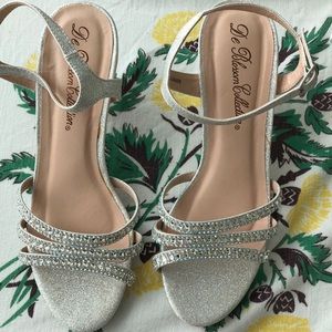 De Blossom Collection size 7 sequence heels.